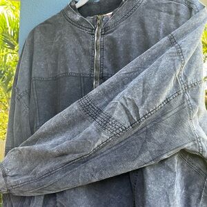 Street Scenes vintage style long sleeve. Very textured cool patterns some damage